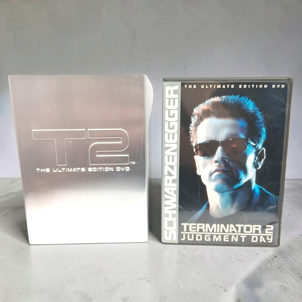 Terminator 2 Judgment Day DVD 2000 Ultimate Edition Metal Slipcase Arnold T2 VTG